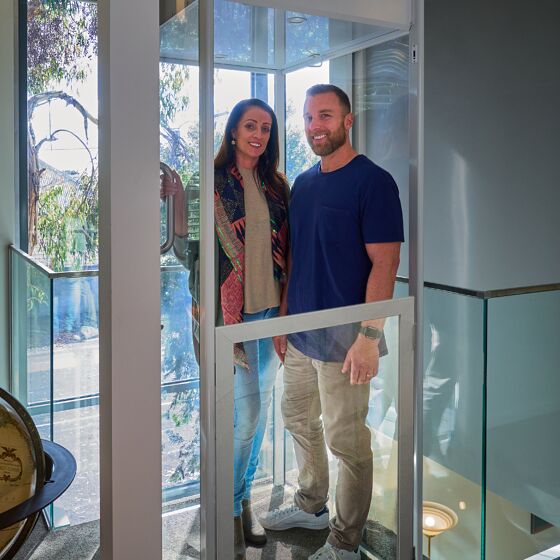 Home lift Miracle RESiLIFT couple in lift upstairs sun shining
